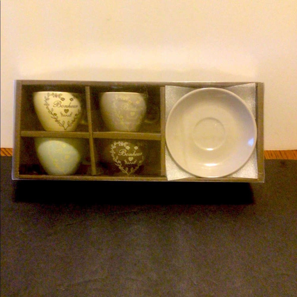 NIB European Bonheur 4 piece tea cup set